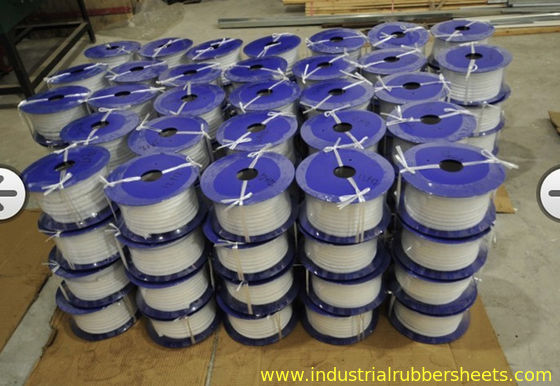 খাদ্য গ্রেড পিটিএফই গ্যাসকেট টেপ ইন্ডাস্ট্রিয়াল সিলিংয়ের জন্য মসৃণ পৃষ্ঠ এবং উচ্চ তাপমাত্রা প্রতিরোধের সাথে