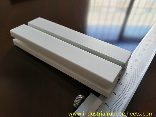 হোয়াইট পিটিএফই গ্লাসফাইবার কাটার প্যাড 260C পর্যন্ত অশ্রু প্রতিরোধের